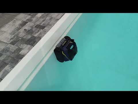 Akku Poolroboter Zodiac Freerider RF 5600 iQ reinigt die Wasserlinie